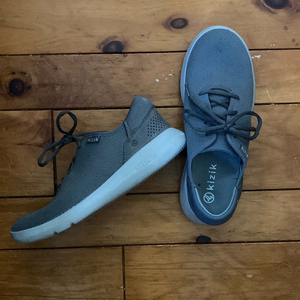 Grey Kizik Shoes mens7.5/womens 9